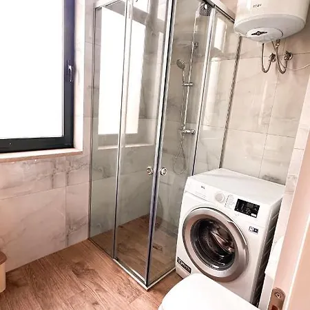Saal Apartment *